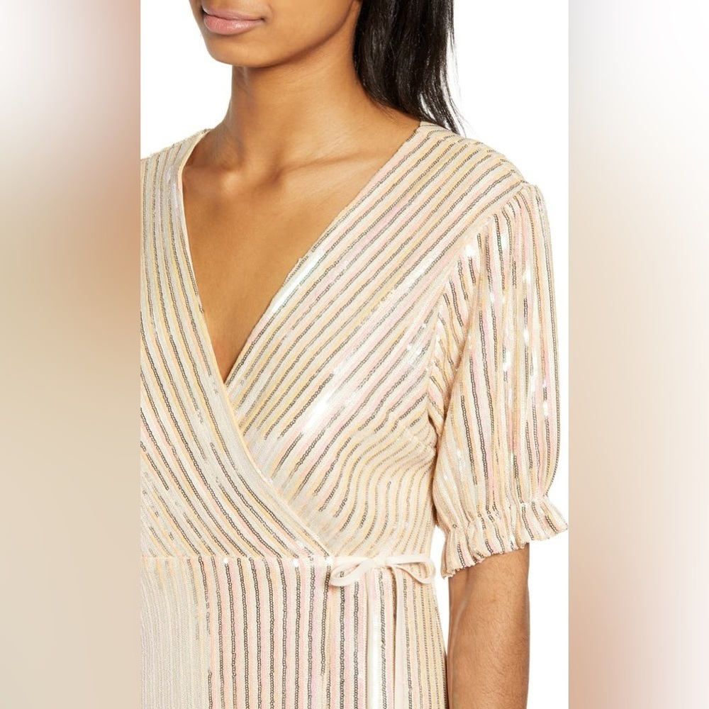 🔆 Endless Rose Sequin Wrap Dress with Puff Sleeves - Size Small, Rose Gold, NWOT - Picture 4 of 4